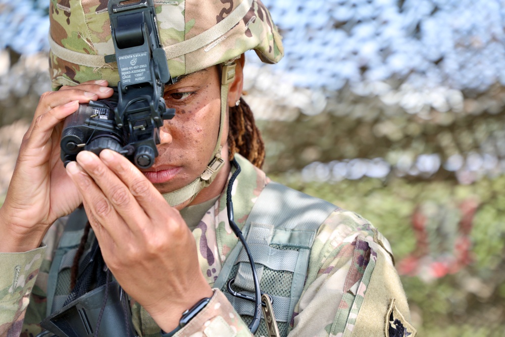 Expert Soldier Badge candidate tests weapons proficiency