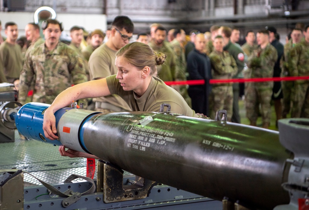 52nd MXG hosts Weapons Load Crew of the Quarter Competition