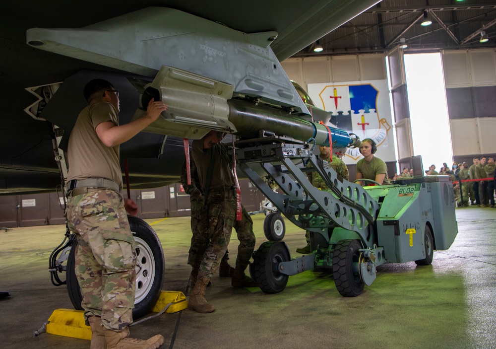 52nd MXG hosts Weapons Load Crew of the Quarter Competition
