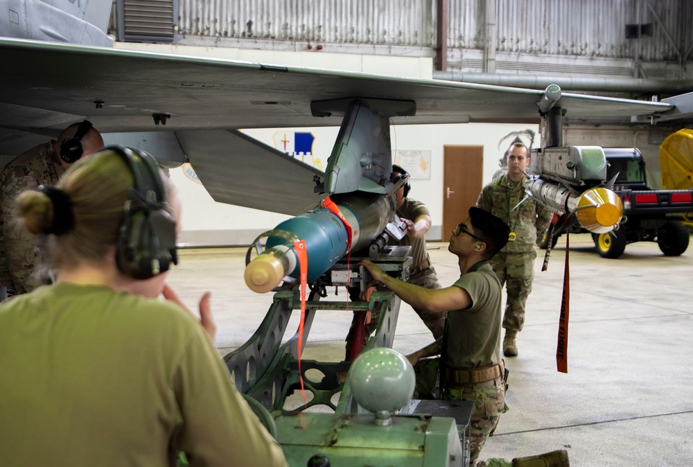 52nd MXG hosts Weapons Load Crew of the Quarter Competition