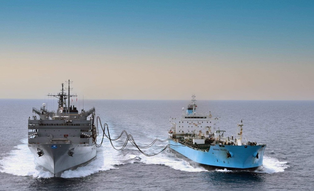 USNS Supply, MT Maersk Peary Conduct First Two-station CONSOL