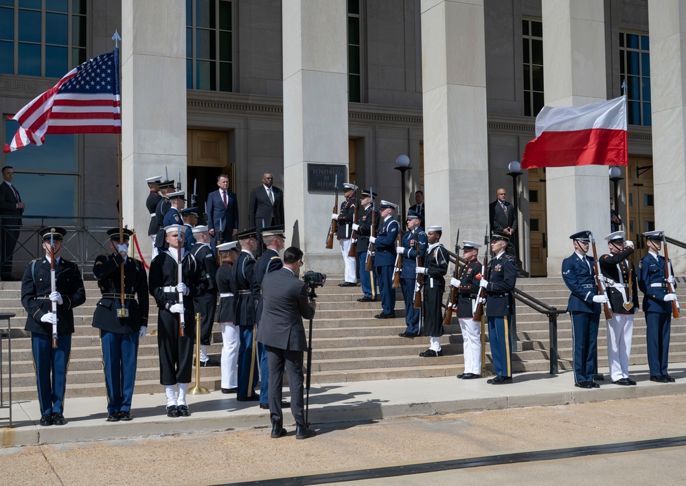 Defense Secretary Austin Hosts Polish Defense Minister