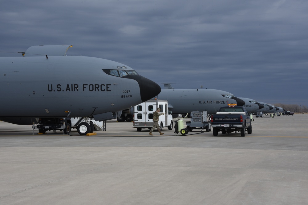 Preparing a KC-135 for departure