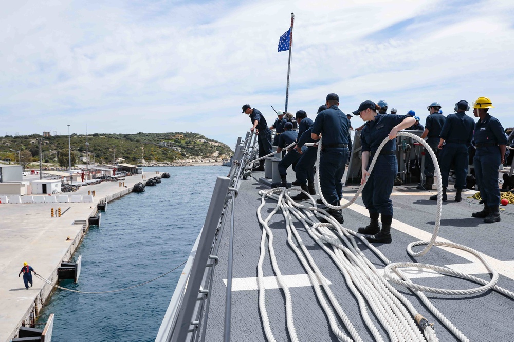 USS Ross leaves port in Souda Bay, Greece
