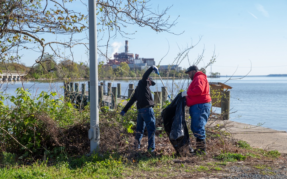 SYSCOM Shoreline Cleanup