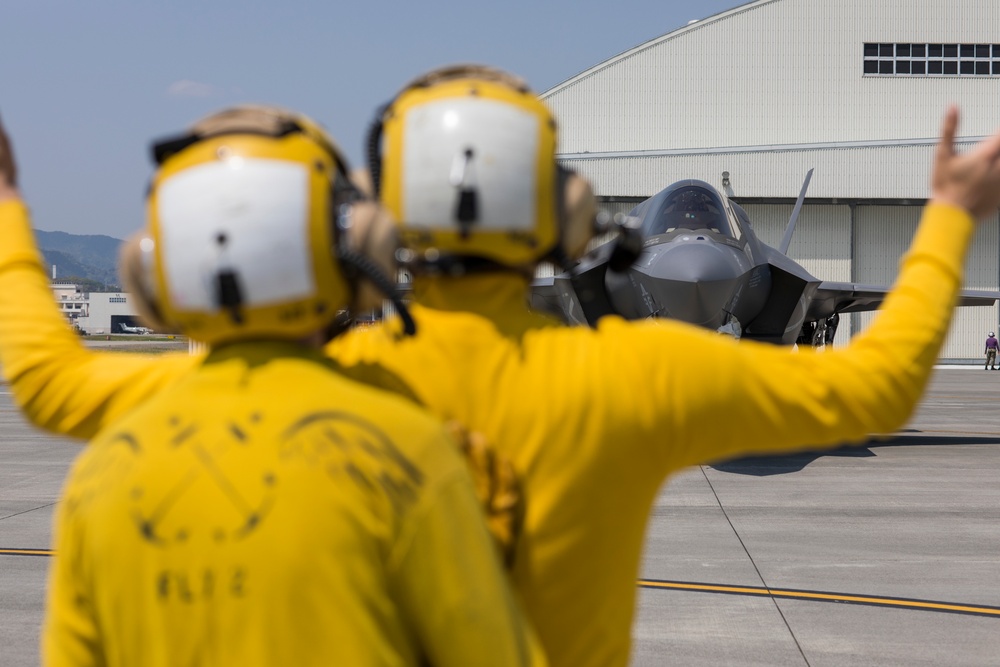 Green Knights and Sailors conduct Joint Training on MCAS Iwakuni