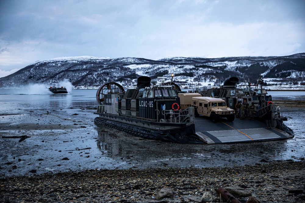 Norway LCAC Offload