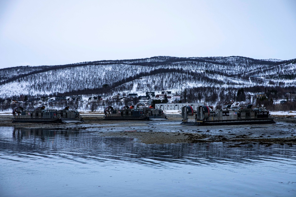 Norway LCAC Offload