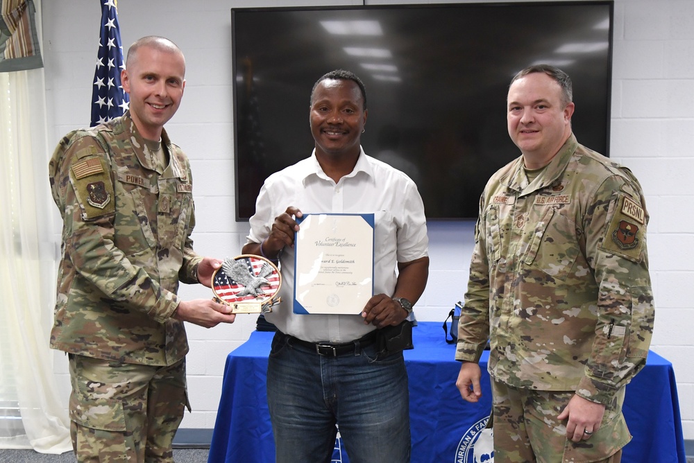 Keesler presents Volunteer Excellence Awards