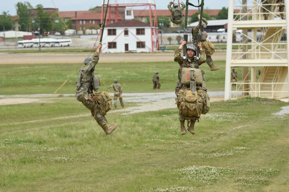 Airborne students complete training