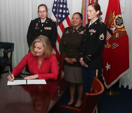 AR-MEDCOM Nurse Integral In Consulting on new Army Parenthood, Pregnancy, and Postpartum Directive