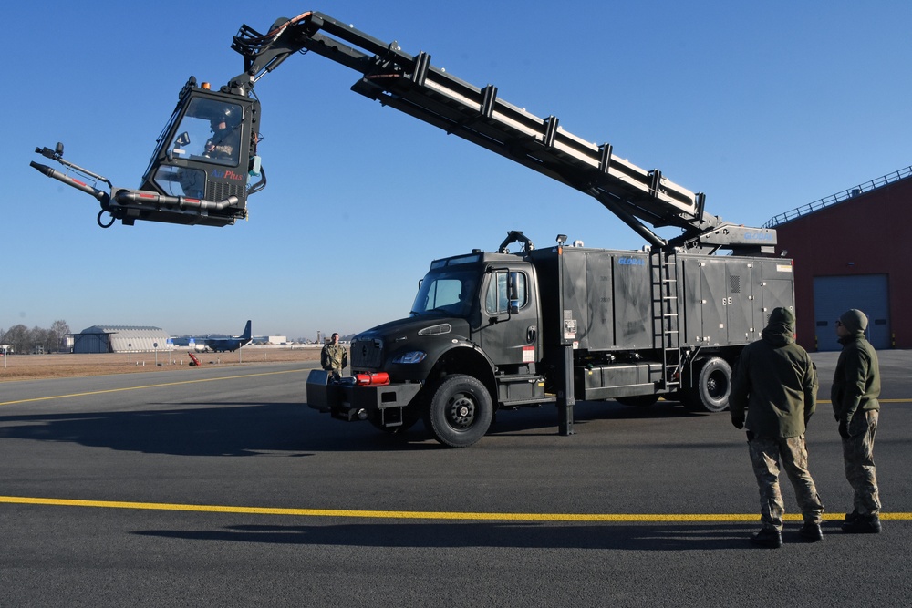 Pa. Air Guard shares deicing best practices with Lithuanian partners