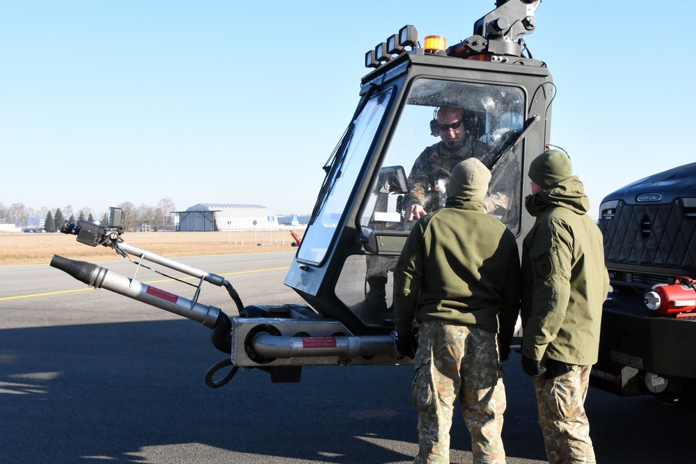 Pa. Air Guard shares deicing best practices with Lithuanian partners