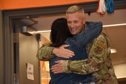 1st Sgt. Wagner welcome home hug