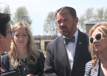 Blackburn visits Fort Campbell, discusses airfield improvements