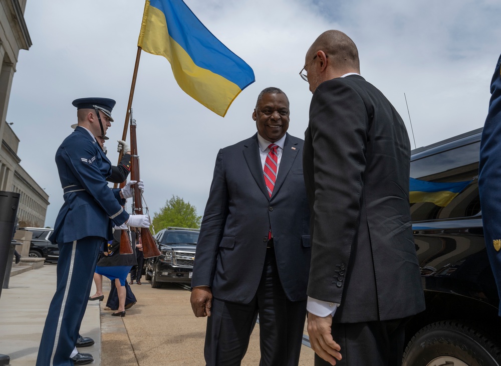 SD, Ukraine bilateral exchange
