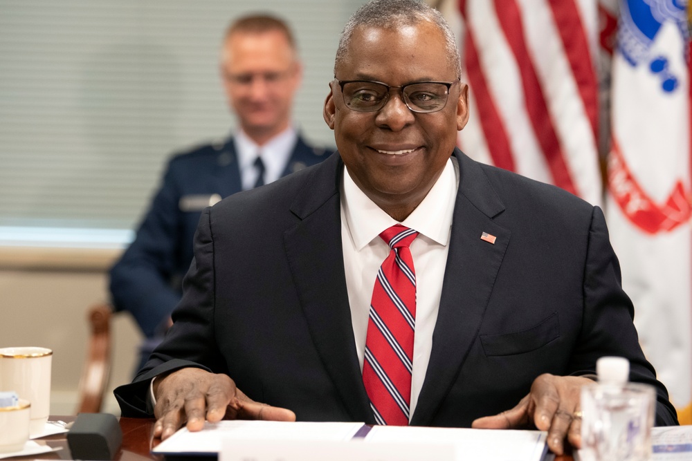 Secretary of Defense Meets With Czech Counterpart