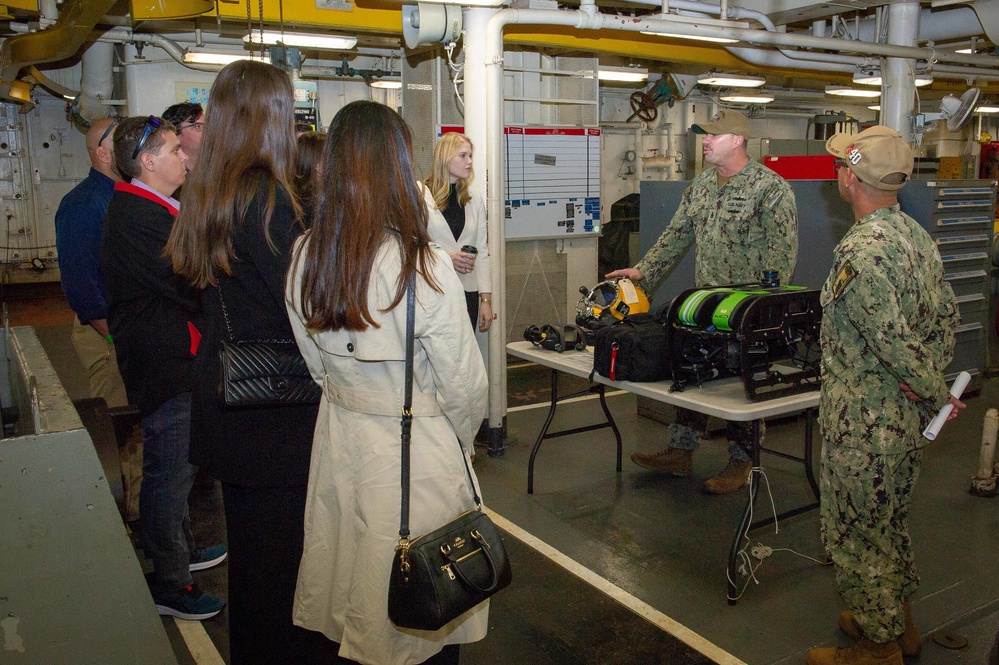 Frank Cable Hosts Ship Tour at HMAS Stirling