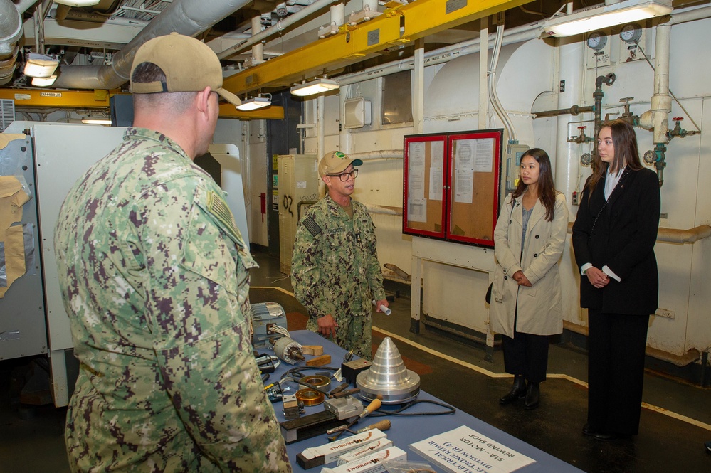 Frank Cable Hosts Ship Tour at HMAS Stirling