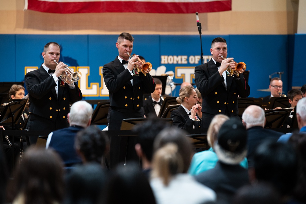 Navy Band performs in Wheeling, Illinois