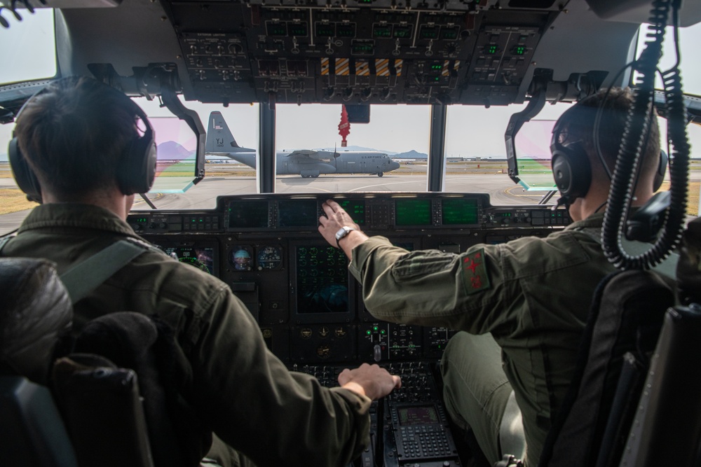 DVIDS - Images - VMGR–152 Conducts CDS Airdrop Training [Image 9 Of 14]