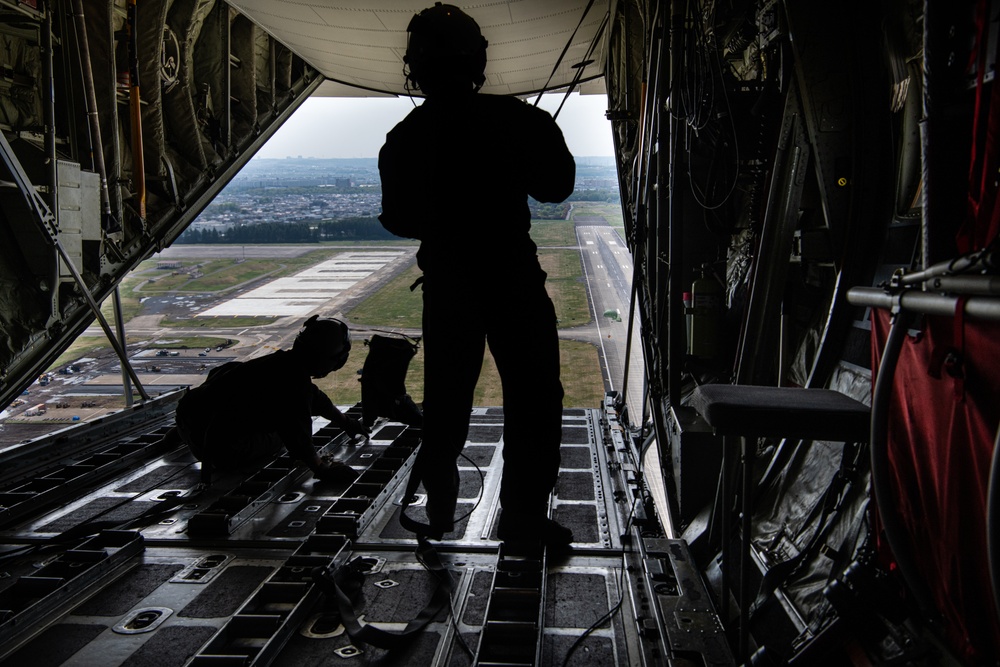 DVIDS - Images - VMGR–152 Conducts CDS Airdrop Training [Image 12 Of 14]