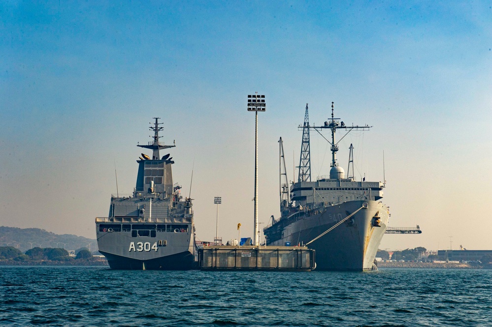 HMAS Farncomb Moors Alongside Frank Cable