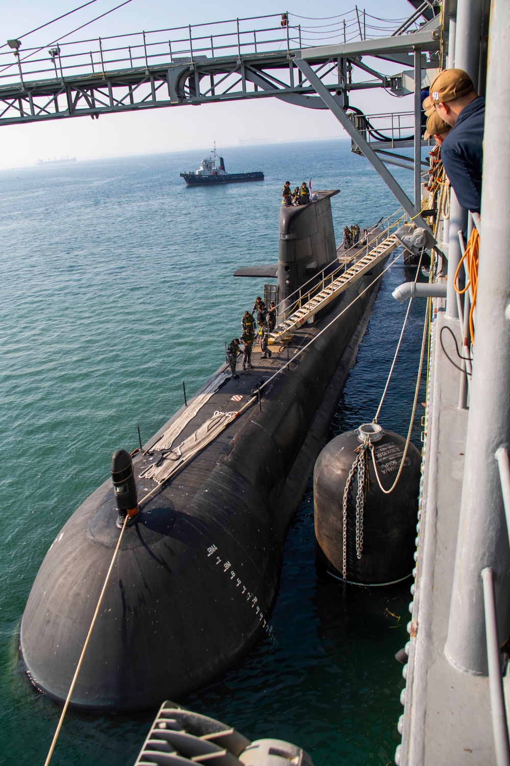 HMAS Farncomb Moors Alongside Frank Cable