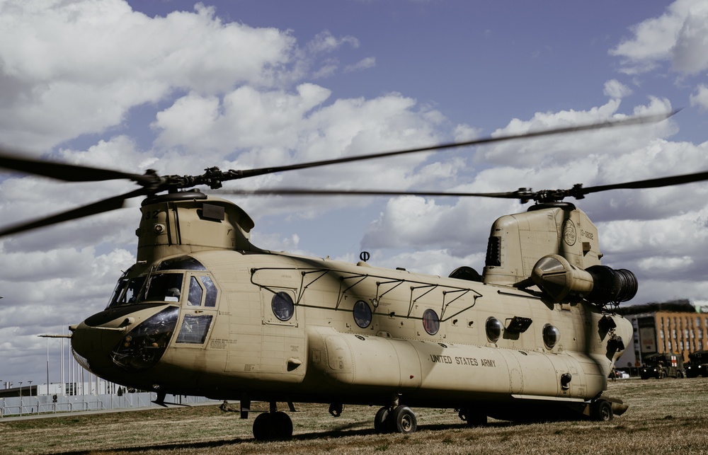 12 CAB brings Blackhawks and Chinooks to joint exercise