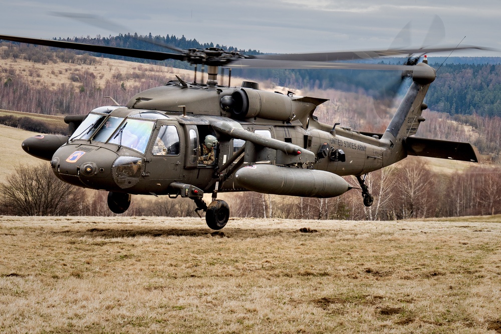 12 CAB brings Blackhawks and Chinooks to joint exercise