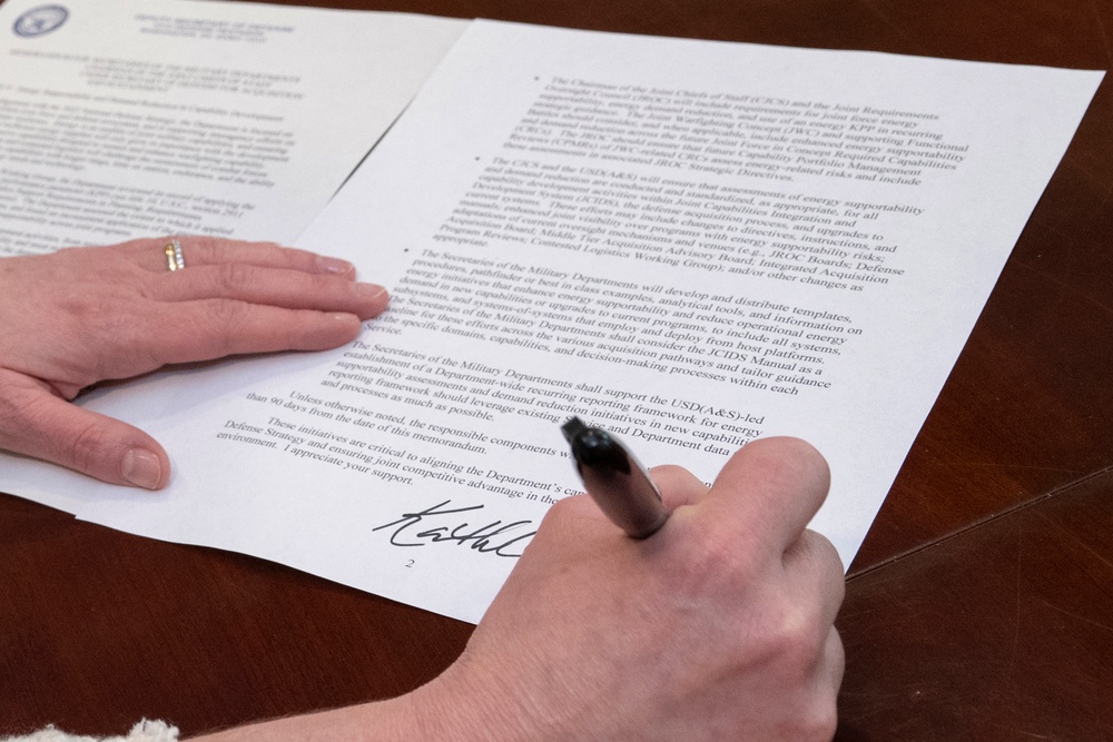 Deputy Defense Secretary Signs Energy Memorandum