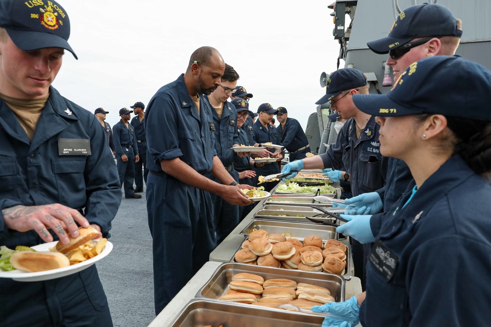USS Ross holds picnic on flight deck