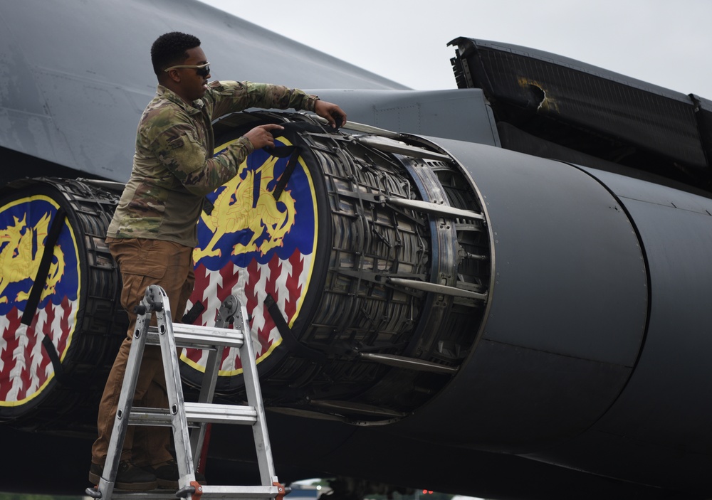 B-1 makes first-ever appearance at Sun ‘n Fun air show