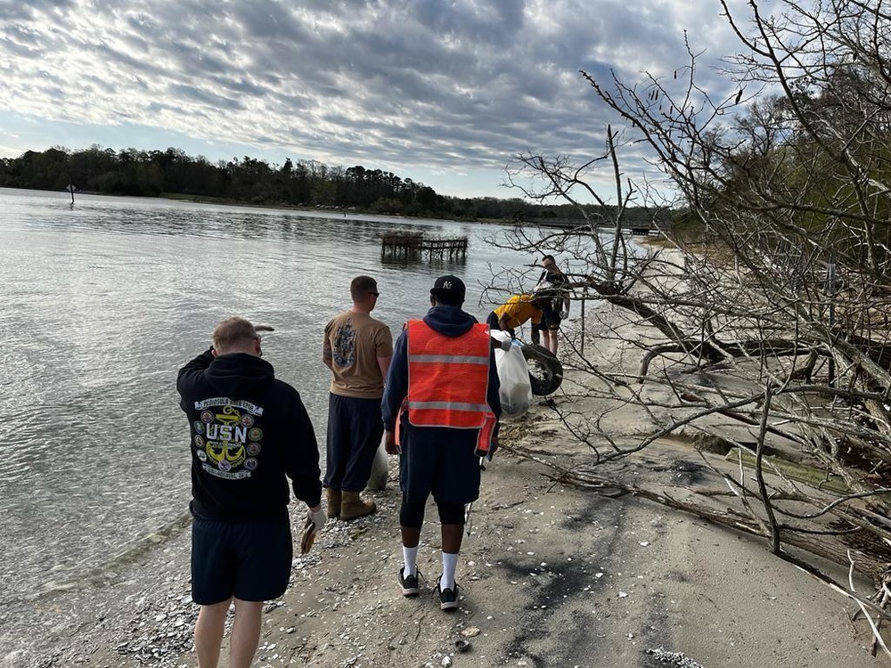 Naval Weapons Station Yorktown Sailors and civilians participate in Clean the Bay Day event.