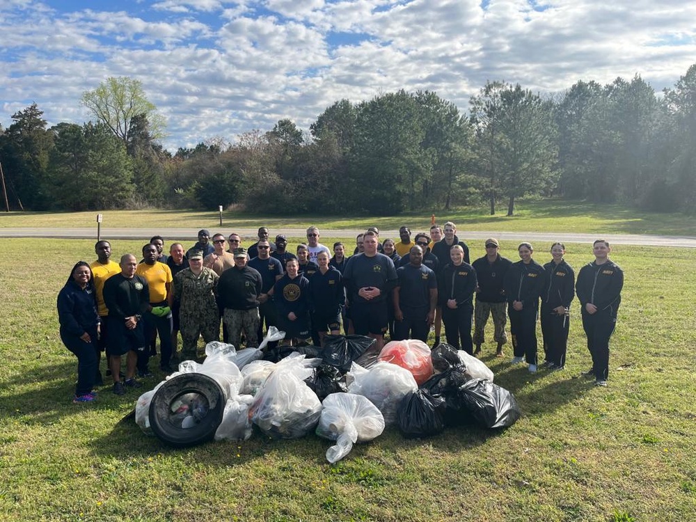 Naval Weapons Station Yorktown Sailors and civilians participate in Clean the Bay Day event.