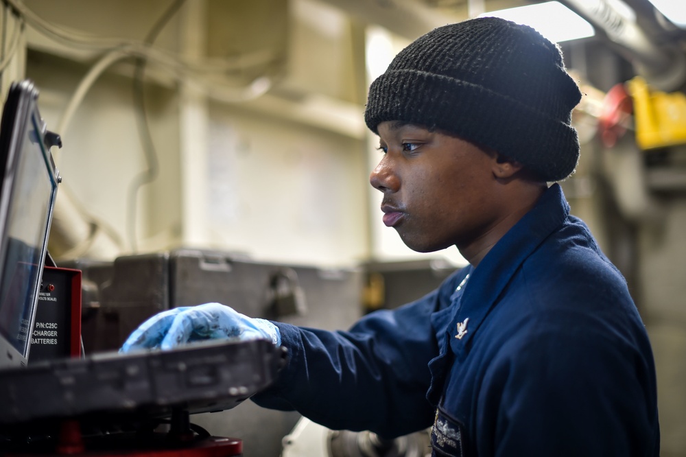 USS Carl Vinson (CVN 70) Sailors Perform Aircraft Maintenance in Pacific Ocean