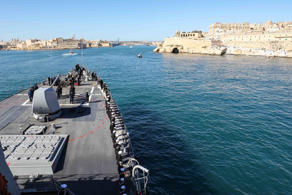 USS Ross enters port in Valletta, Malta