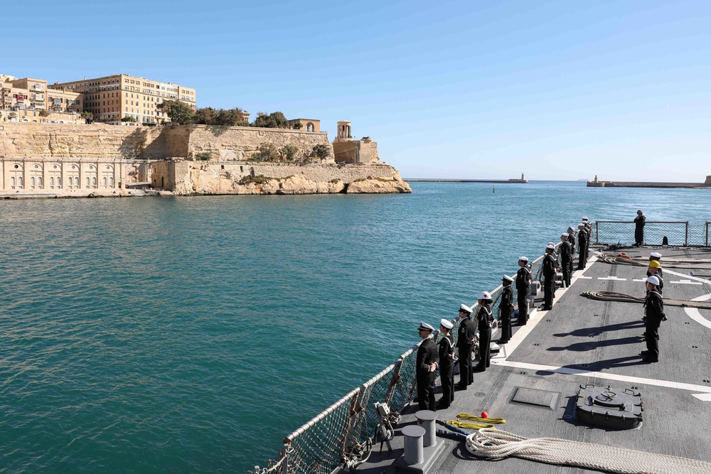 USS Ross enters port in Valletta, Malta