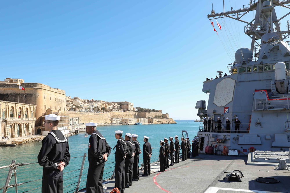 USS Ross enters port in Valletta, Malta