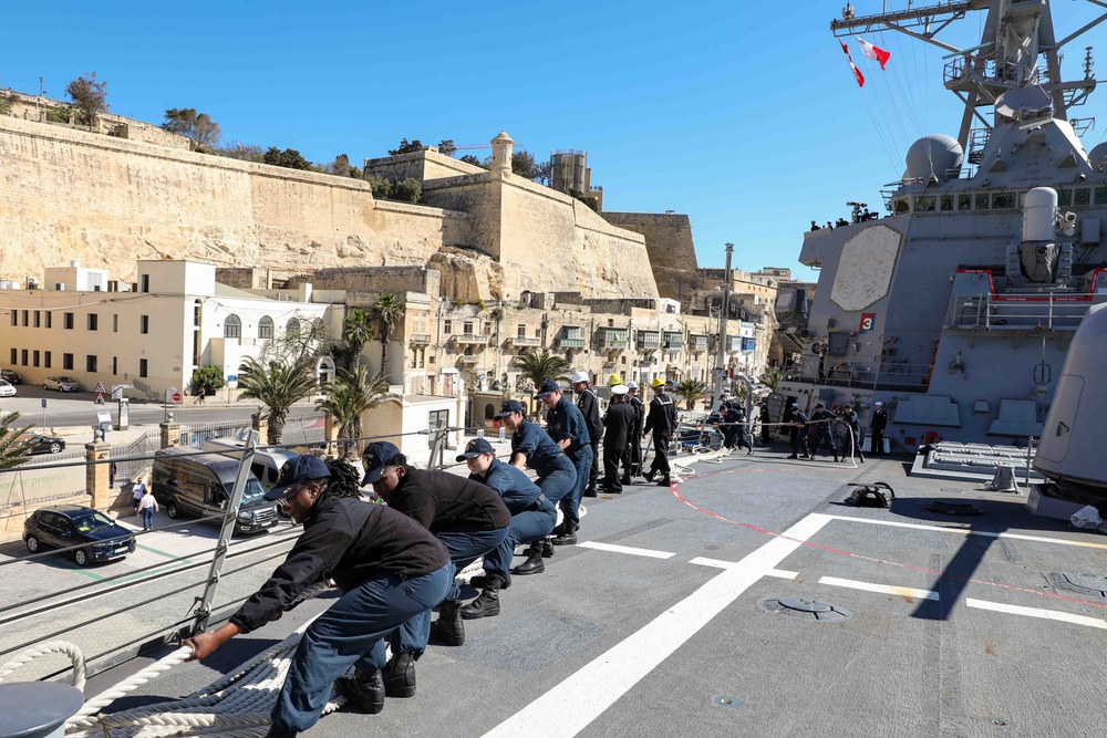 USS Ross enters port in Valletta, Malta