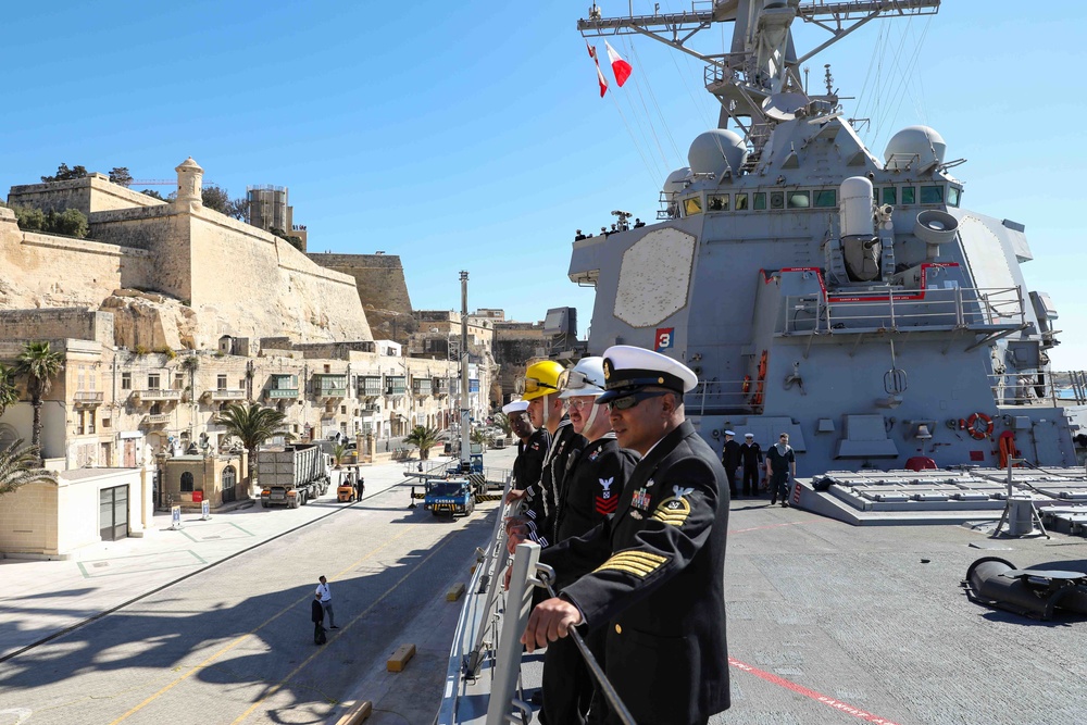 USS Ross enters port in Valletta, Malta