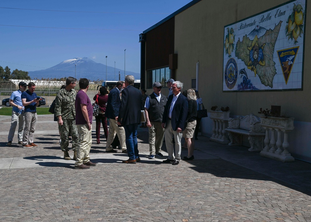 Representatives from U.S. Congress Visit
