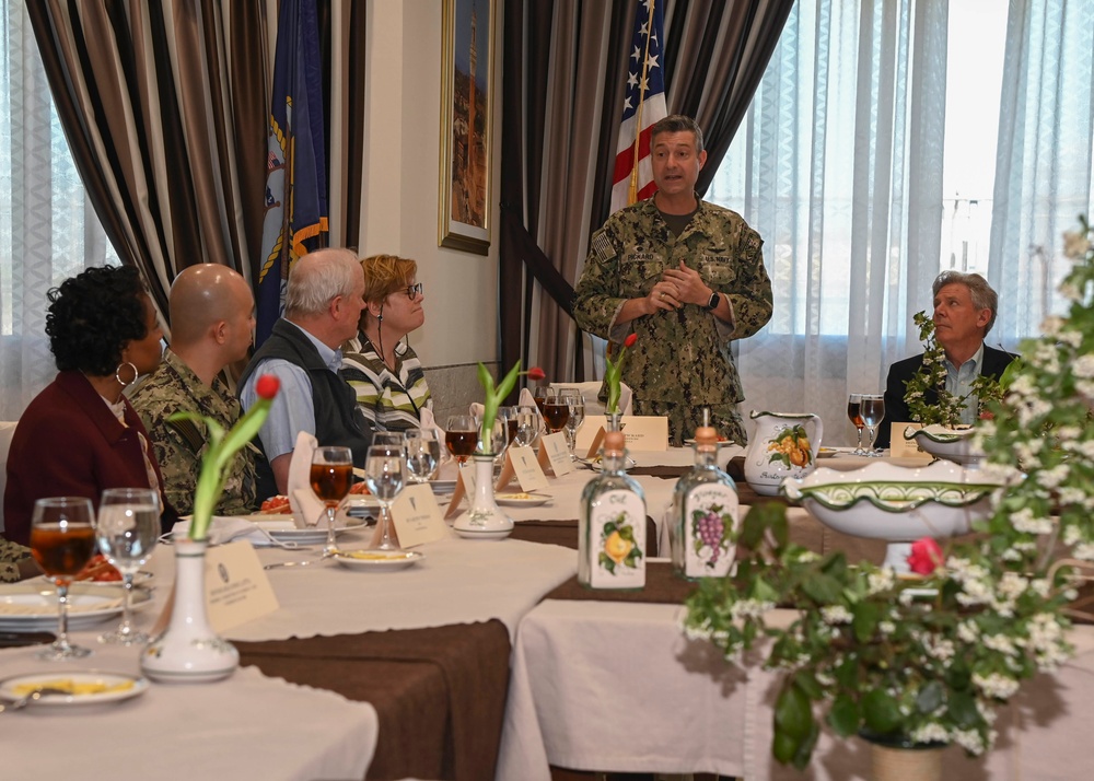 Representatives from U.S. Congress Visit