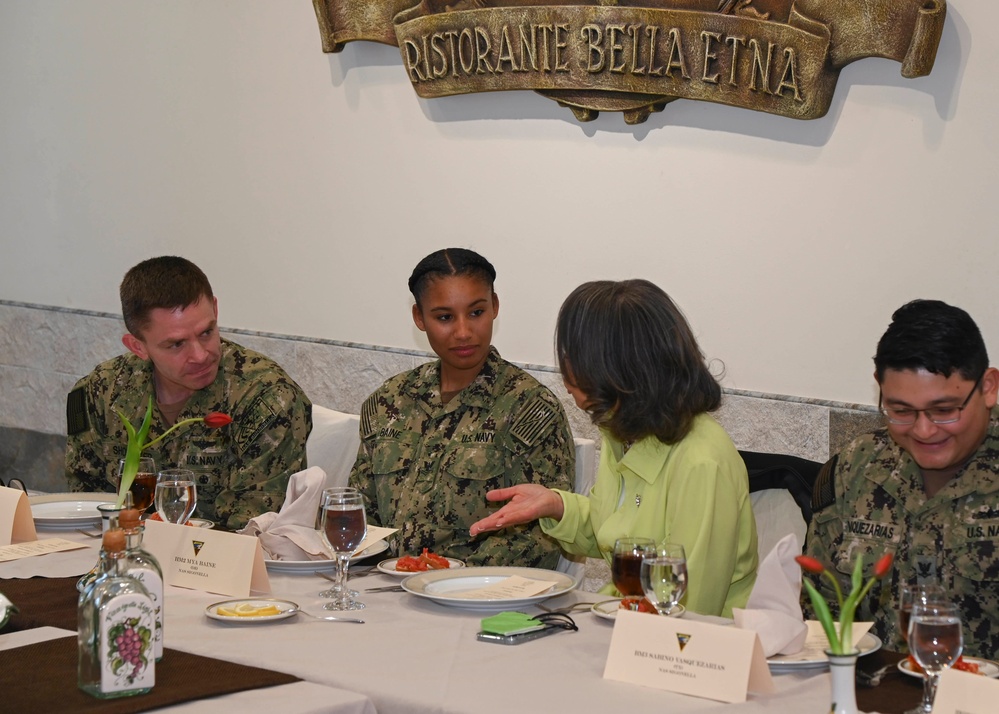 Representatives from U.S. Congress Visit