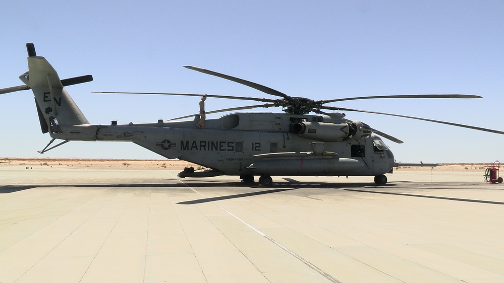 Marines with HMH-464 conduct ADGR during SLTE 3-22