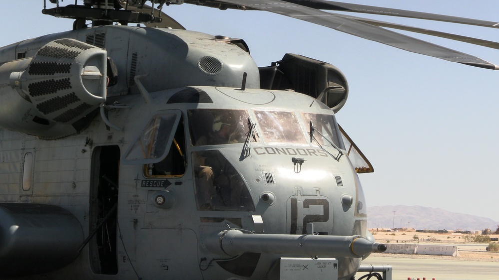 Marines with HMH-464 conduct ADGR during SLTE 3-22