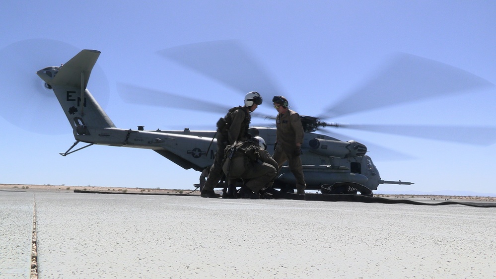 Marines with HMH-464 conduct ADGR during SLTE 3-22