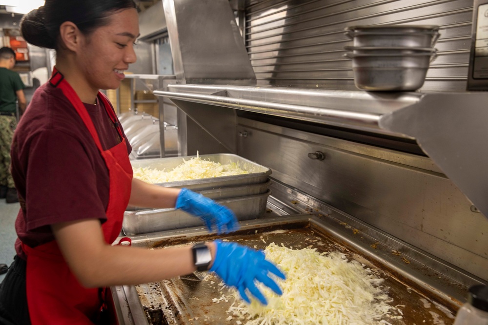 Gunston Hall: Culinary Specalists cook in the Galley
