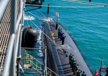 Springfield visits Stirling, Australia During Western Pacific Deployment