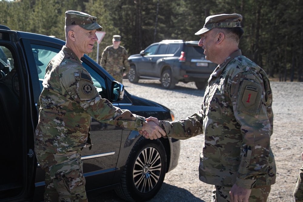 1ID Commander and CSM Visit Camp Herkus